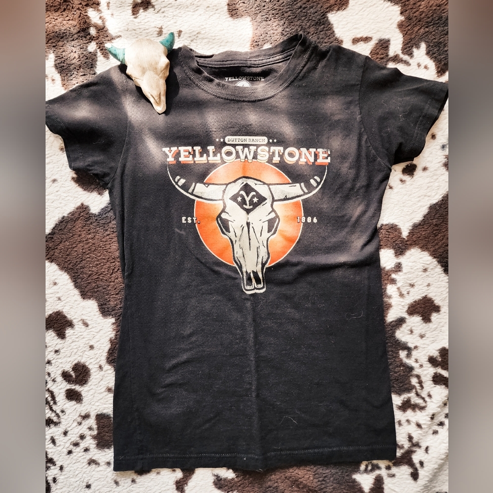 "YELLOWSTONE " WOMEN'S BASIC WESTERN GRAPHIC- BLACK/ORANGE